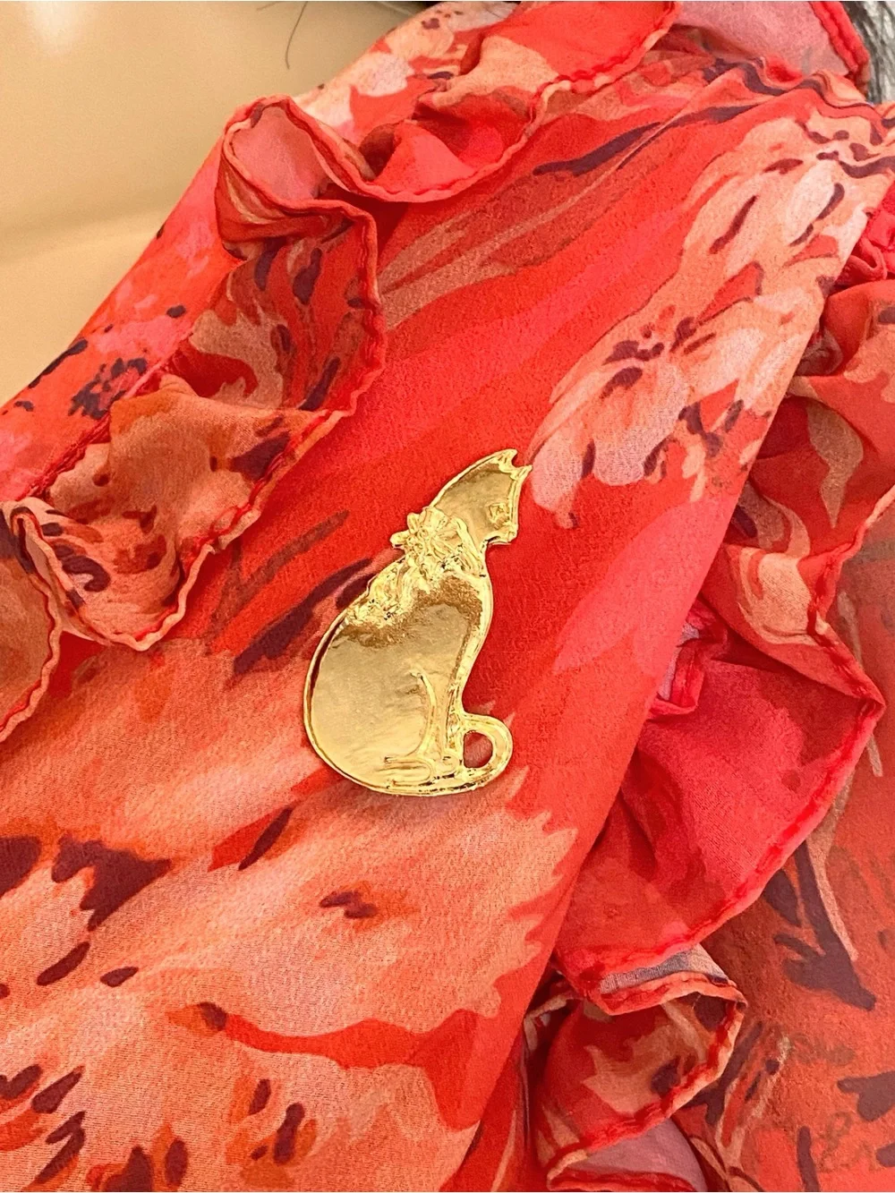 Vintage Vero goldtone cat brooch
